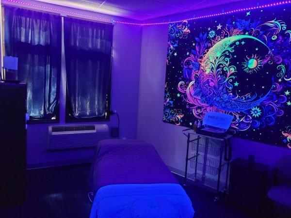 massage room 2 blacklight