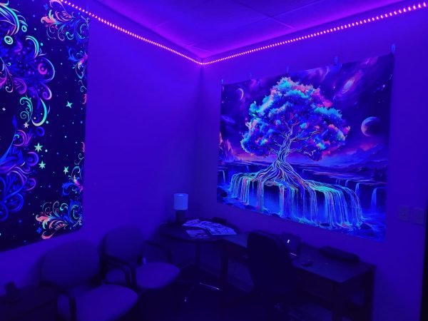 massage room 3 blacklight